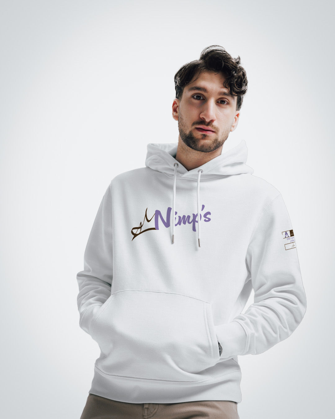 Mannequin homme de face, portant le sweat à capuche original Nimp's 2