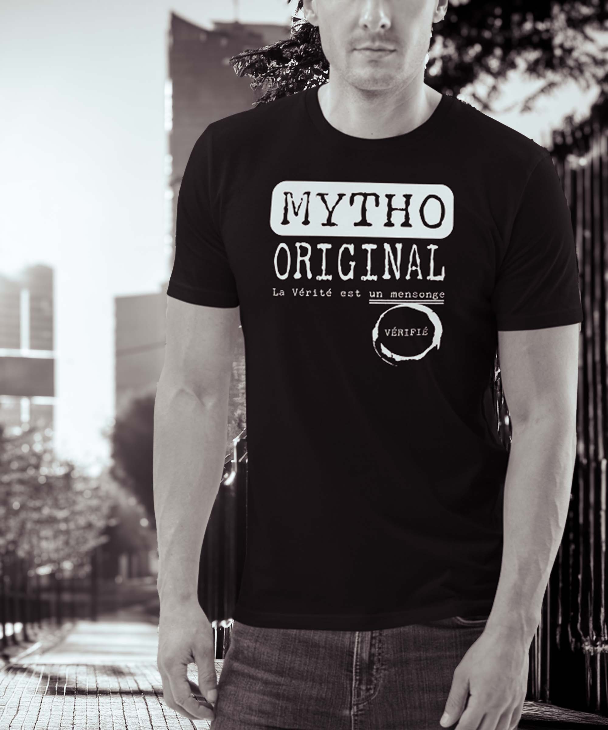 Mannequin homme portant le maillot original de la collection Mytho