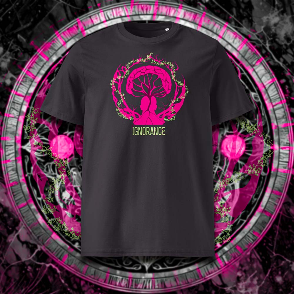 T-shirt unisexe anthracite, vu de face et portant le design "Ignorance" coloré en magenta