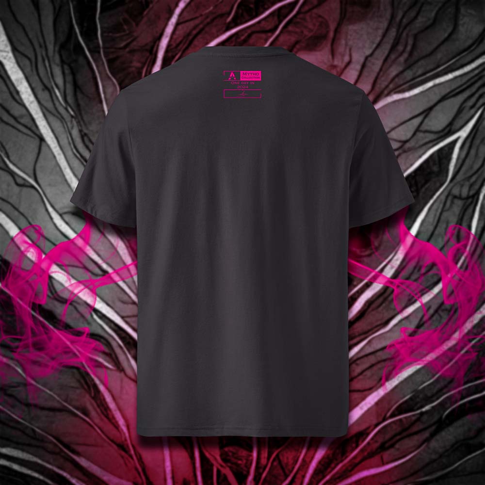 T-shirt unisexe anthracite, vu de dos et portant l'étiquette de la collection "Mytho" coloré en magenta