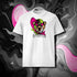 T-shirt unisexe blanc, vu de face et portant le design "Abstraction 3" coloré en noir et magenta