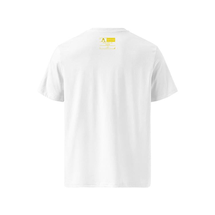 T-shirt unisexe blanc, vu de dos et portant l'étiquette de la collection "Ignorance" coloré en jaune soleil