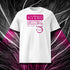 T-shirt unisexe blanc, vu de face et portant le design "Mytho Original" en version anglaise et coloré en magenta