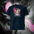 T-shirt unisexe french navy, vu de face et portant le design "Abstraction 3" coloré en blanc craie et magenta