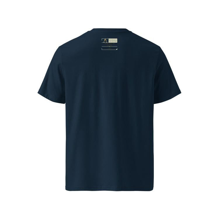 T-shirt unisexe french navy, vu de dos et portant l'étiquette de la collection "Ignorance" aux couleurs intemporelles