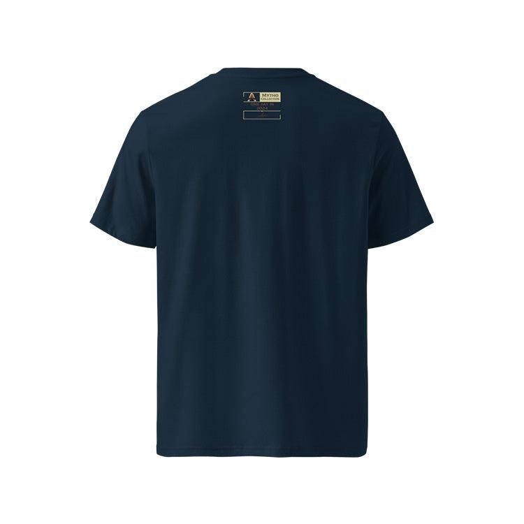 T-shirt unisexe french navy, vu de dos et portant l'étiquette de la collection "Mytho" aux couleurs crémeuses