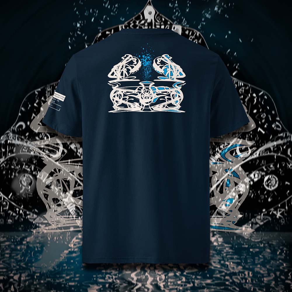 T-shirt unisexe french navy, vu de dos et portant le design "Abstraction 1" coloré en blanc craie et cyan