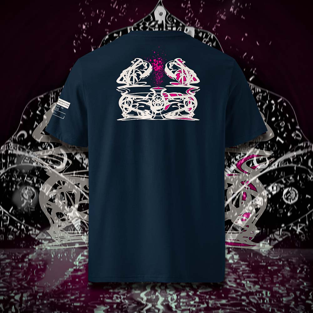 T-shirt unisexe french navy, vu de dos et portant le design "Abstraction 1" coloré en blanc craie et magenta