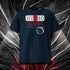 T-shirt unisexe french navy, vu de face et portant le design "Mytho Original" aux couleurs de l'Angleterre