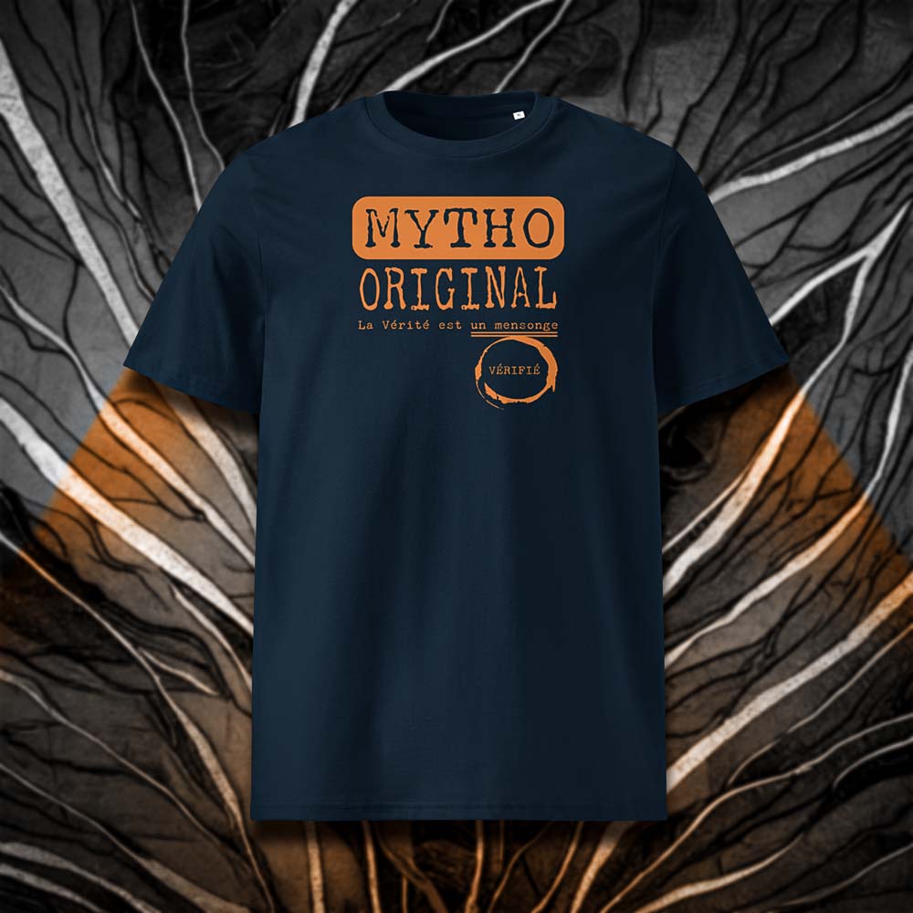 T-shirt unisexe french navy, vu de face et portant le design "Mytho Original" coloré en mandarine