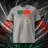 T-shirt unisexe gris clair, vu de face et portant le design "Mytho Original" aux couleurs du Portugal