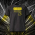 T-shirt unisexe gris foncé, vu de face et portant le design "Mytho Original" coloré en jaune soleil