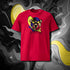 T-shirt unisexe rouge, vu de face et portant le design "Abstraction 3" coloré en noir et jaune soleil