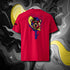 T-shirt unisexe rouge, vu de dos et portant le design "Abstraction 3" coloré en noir et jaune soleil